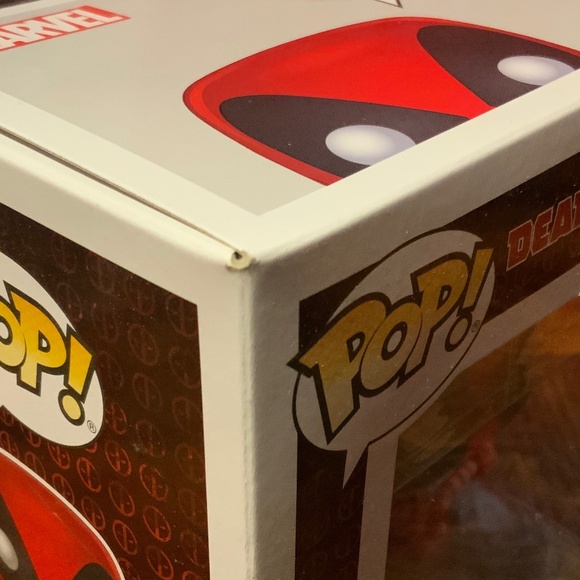 Funko POP! Deadpool #400 With candy canes - Picture 2 of 9